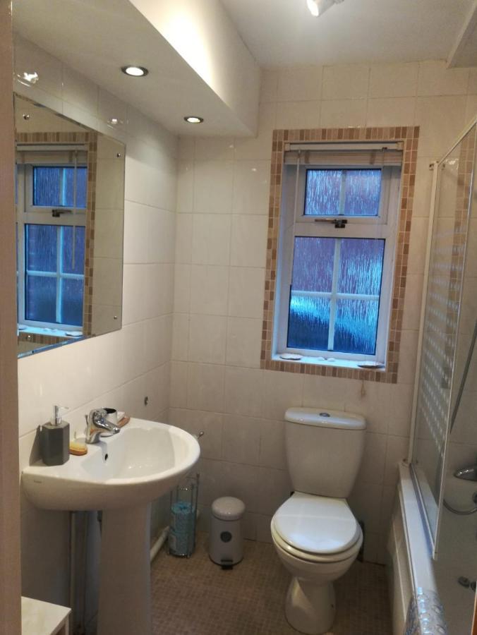 Cosy Apartment Holywood  Bagian luar foto