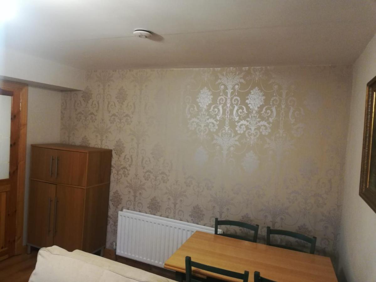 Cosy Apartment Holywood  Bagian luar foto